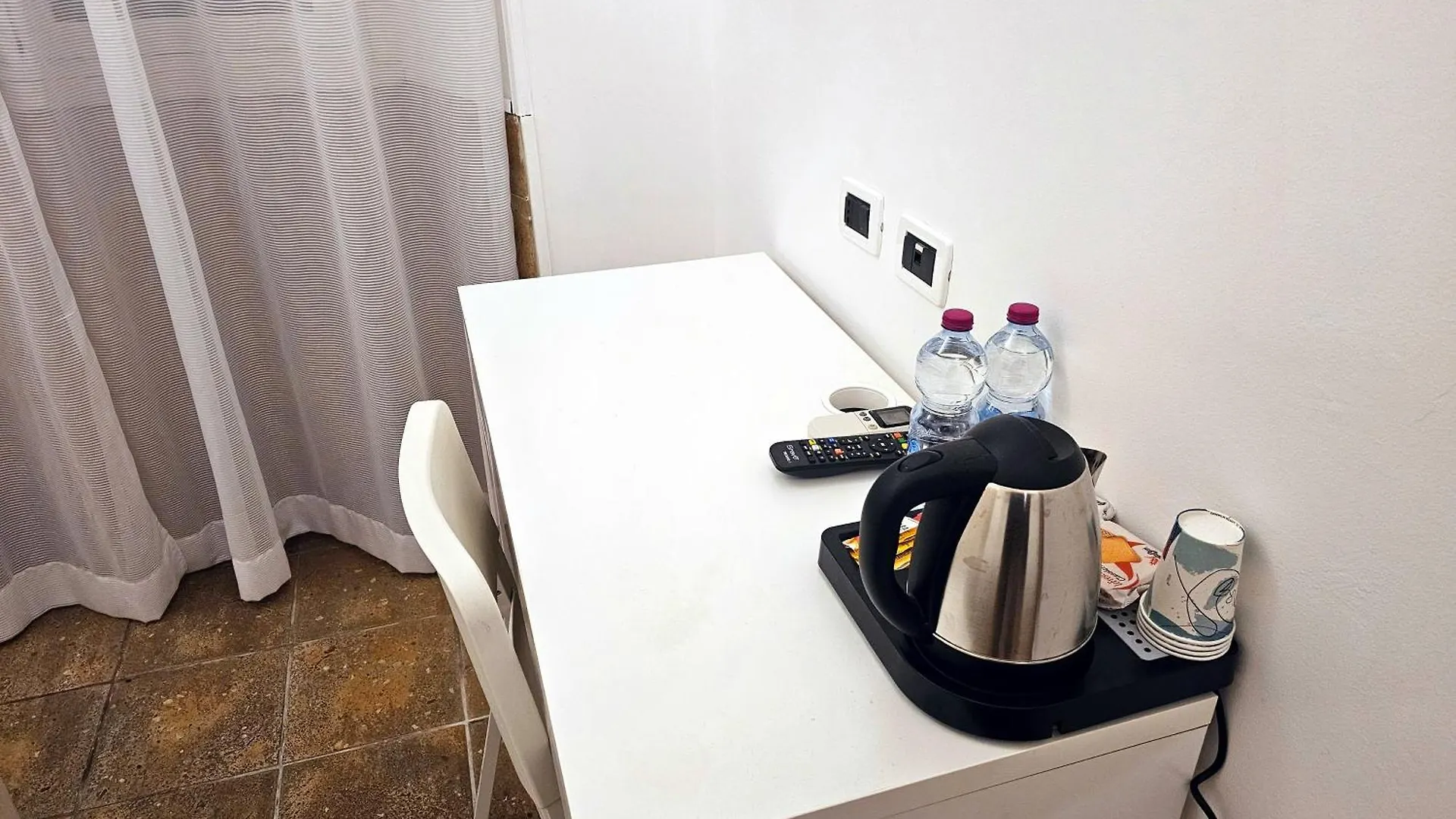 Hotel Check In Roma 0*,  Italia